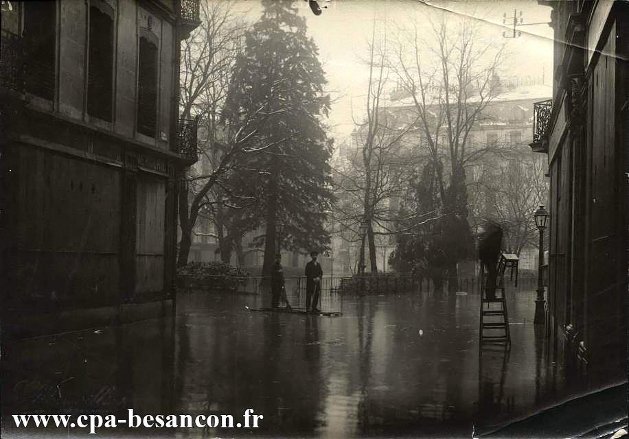 BESANÇON - Inondations de Janvier 1910 - Square St-Amour